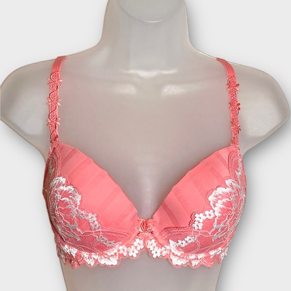 Simone Perele Other - SIMONE PERELE Amour Pink Lightly Lined Underwire Lace detail bra size 32E